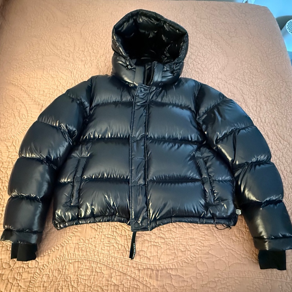The Super Puff Shorty - Hi-Gloss with Hood (Size XL) - Great Condition